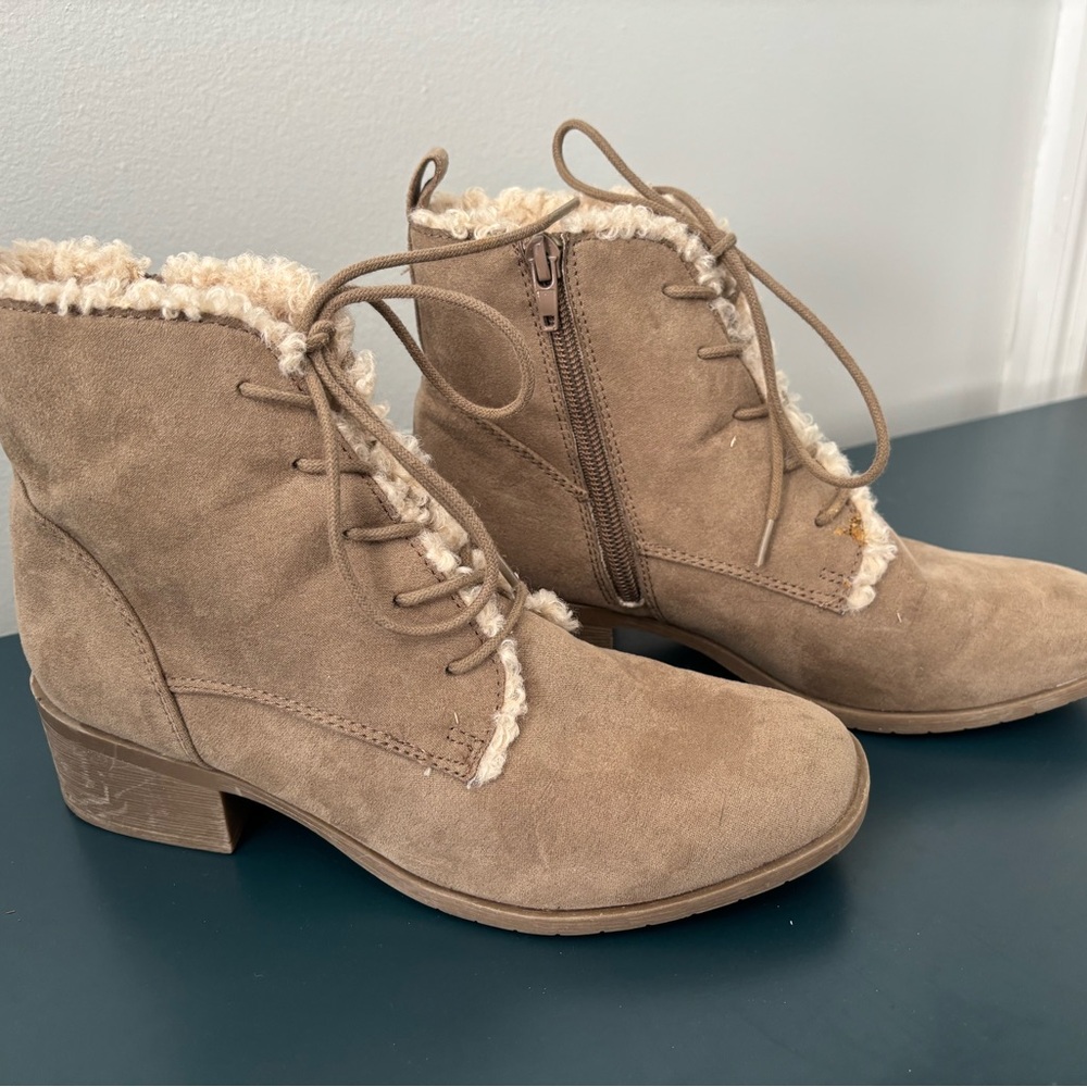 Women’s size seven boots